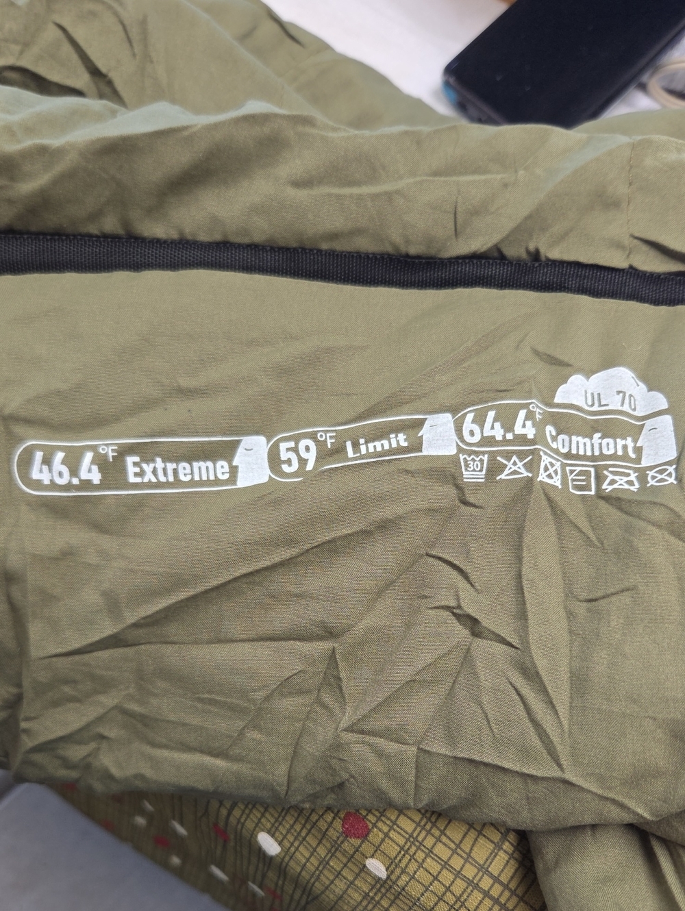 Olive Green Sleeping Bag - Comfort 64.4°F.         70"x 27"